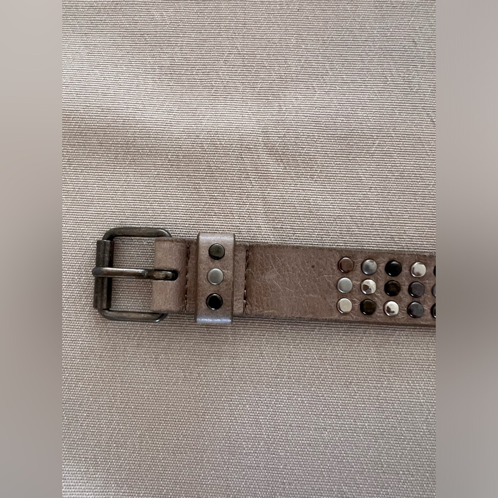 Leather belt w different color of studs